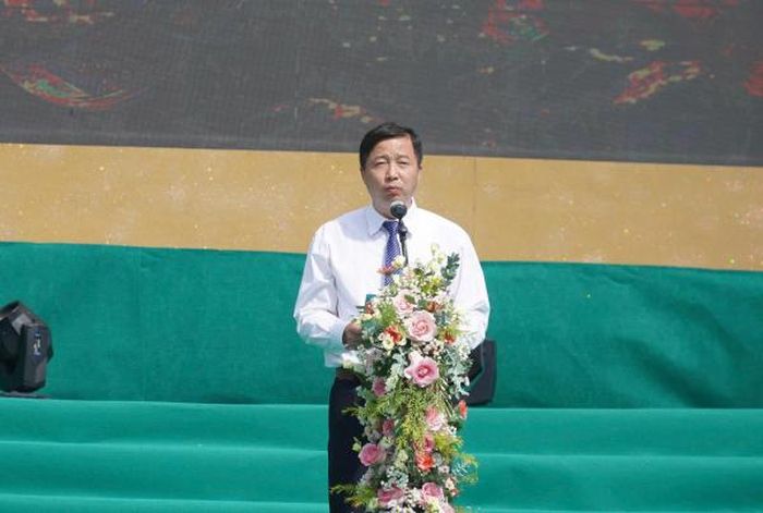 Ông Nguyễn Hồng Thành, Chủ tịch UBND xã Vân Hồ phát biểu tại lễ khai mạc.