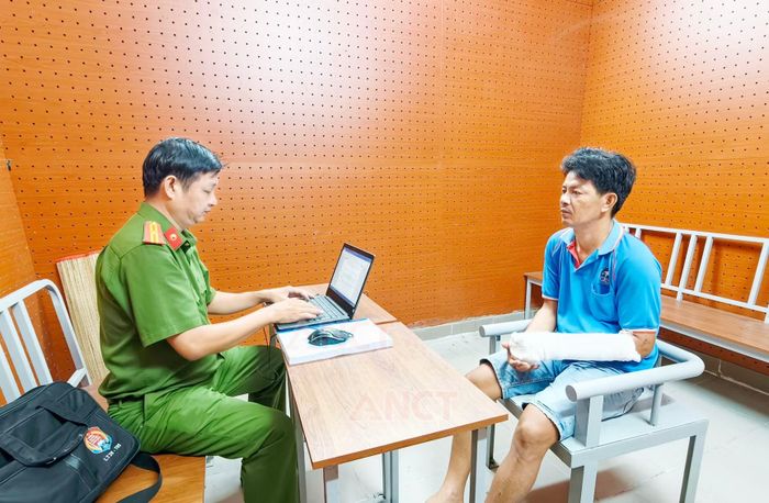 Đối tượng Trung tại cơ quan Công an. 