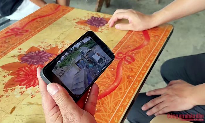 Cán bộ chiến sĩ có thể theo dõi trực tiếp hình ảnh từ hệ thống camera thông qua điện thoại thông minh hoặc thiết bị kết nối.