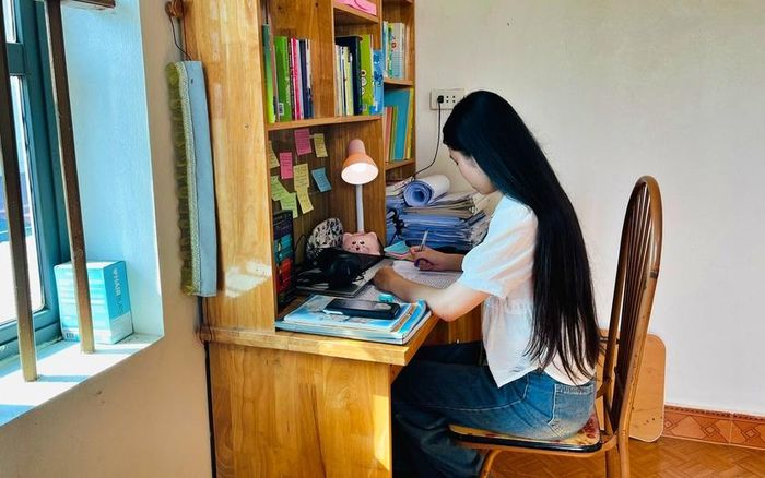 Góc học tập của học sinh Trần Tuệ Mỹ.