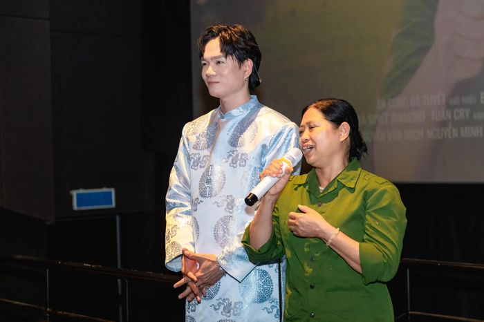  “Có lúc tôi từng mất niềm tin vào bản thân sau tai nạn gãy chân cách đây 10 năm. Nhưng chính suy nghĩ ‘mình chắc chắn làm được’ đã giúp tôi bước tiếp đến hôm nay”, Bà Tuyết chia sẻ thêm. 