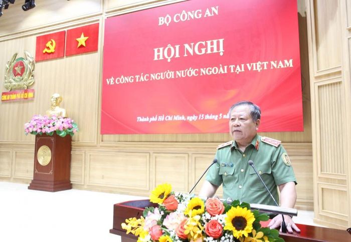 Trung tướng Phạm Đăng Khoa, Cục trưởng Cục Quản lý xuất nhập cảnh phát biểu tại Hội nghị
