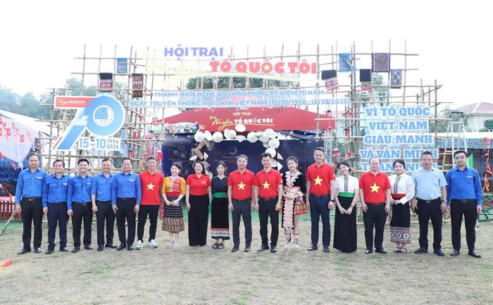 Hội trại thanh niên và các hoạt động bảo tồn bản sắc văn hóa dân tộc diễn ra ngay sau lễ khởi động. Ảnh: Hải Lâm