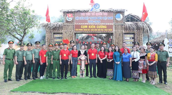 Hội trại thanh niên và các hoạt động bảo tồn bản sắc văn hóa dân tộc diễn ra ngay sau lễ khởi động. Ảnh: Hải Lâm