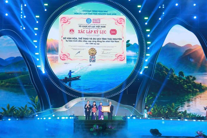 Một trong những khoảnh khắc tự hào nhất đêm hội là nghi thức trao bằng xác lập Kỷ lục Việt Nam cho "Sự kiện trình diễn nhảy sạp cộng đồng lớn nhất Việt Nam" với 1.000 cặp sạp. Đây là minh chứng cho tinh thần đoàn kết và sức sống mãnh liệt của văn hóa truyền thống trên đất trà.