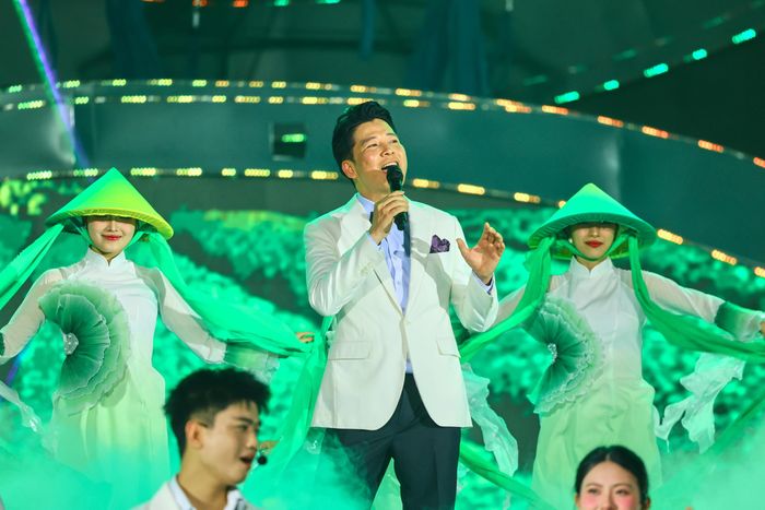 Diva Mỹ Linh - NSƯT Lương Huy.