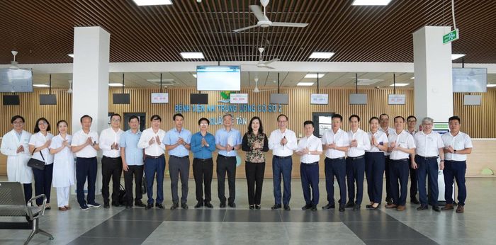 Bộ trưởng Đào Hồng Lan, đoàn công tác Bộ Y tế tại Bệnh viện Nhi Trung ương Cơ sở 2.