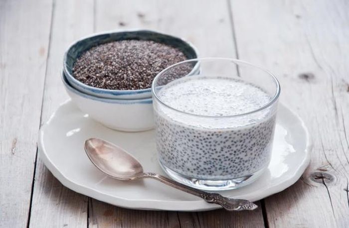 Ngâm hạt chia trước khi ăn để tránh bị đầy bụng, khó tiêu.