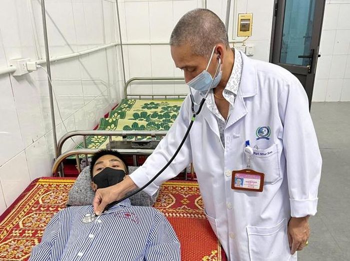 Bệnh nhân sốt xuất huyết đang điều trị tại Bệnh viện Đa khoa thị xã Kỳ Anh.