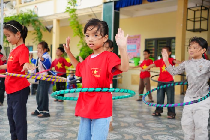 Học sinh được khuyến khích rèn luyện theo sở thích cá nhân thông qua các câu lạc bộ thể dục thể thao đa dạng, với sự hỗ trợ từ dự án.