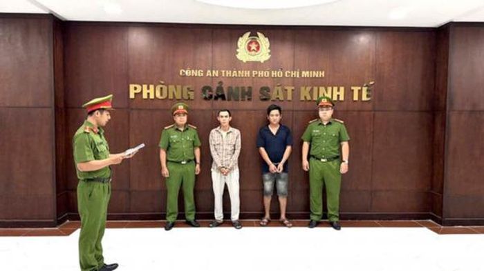 Tống đạt quyết định khởi tố vụ án, khởi tố bị can đối với Nguyễn Văn Thái và Nguyễn Văn Thắng.