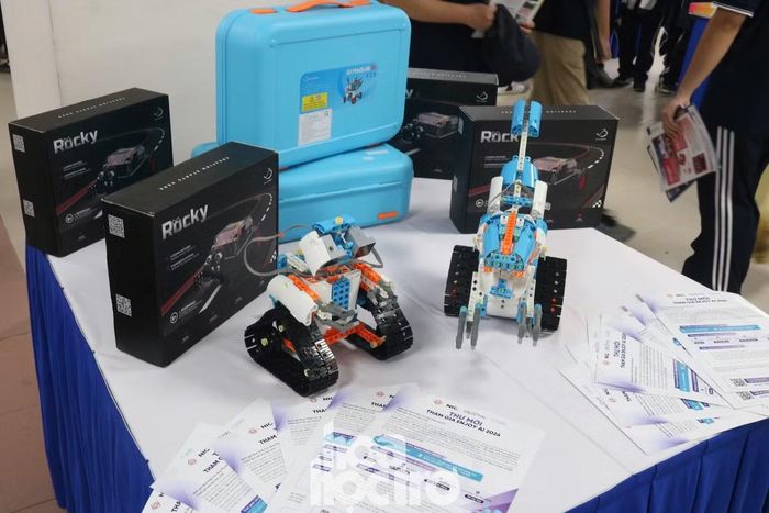 Mẫu robot được trưng bày tại Khu trải nghiệm STEM. Ảnh: Chu Linh