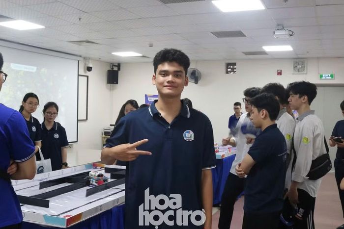 Nguyễn Gia Bảo là một trong hàng nghìn teen "cắm chốt" ở phòng STEM từ sớm. - Ảnh: Chu Linh