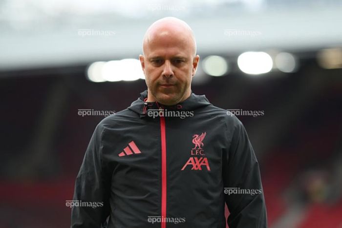 HLV Arne Slot đang chịu áp lực cực lớn tại Liverpool. ẢNH: EPA 
