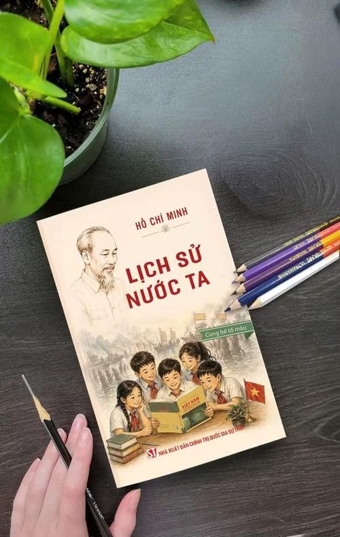 Điểm nổi bật của lần xuất bản mới là việc bổ sung hệ thống tranh minh họa. Những câu thơ đi kèm hình ảnh sinh động giúp người đọc không chỉ “đọc” mà còn “nhìn thấy” lịch sử.
