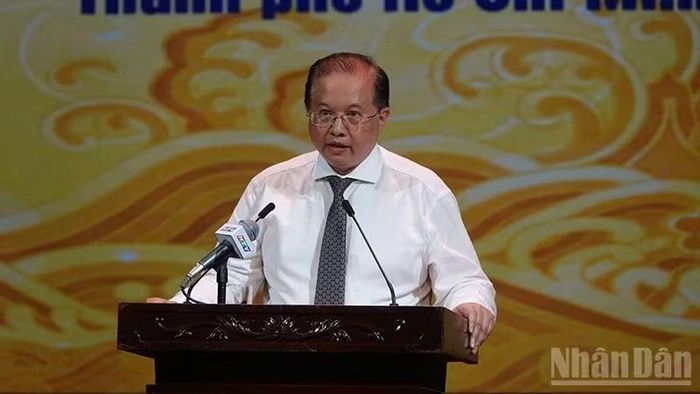 Thứ trưởng Bộ Văn hóa, Thể thao và Du lịch Tạ Quang Đông phát biểu khai mạc cuộc thi.