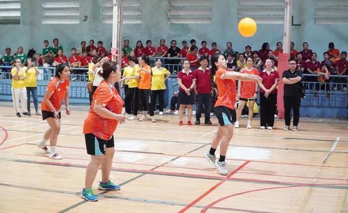 Thi đấu môn bóng chuyền hơi