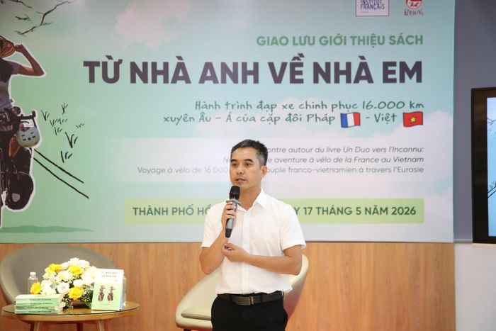 Nhà văn Văn Thành Lê, Giám đốc Chi nhánh NXB Kim Đồng tại TPHCM, phát biểu tại buổi giao lưu