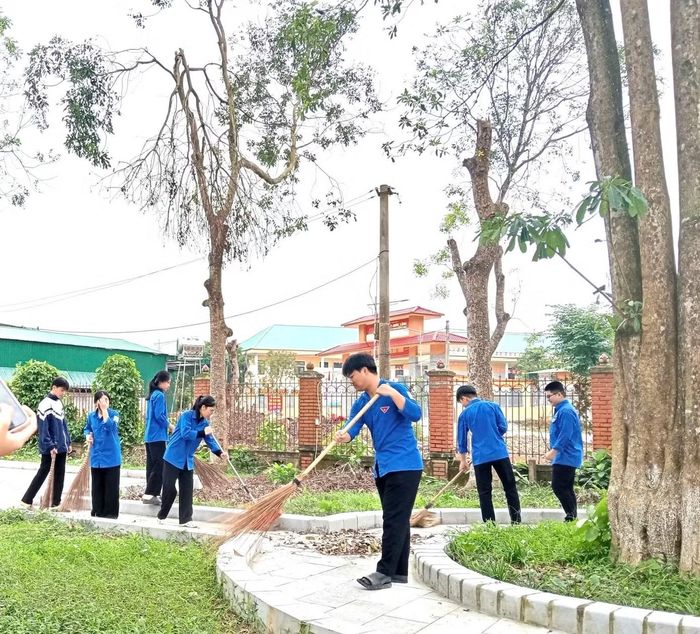 Các hoạt động diễn ra sôi nổi như dọn dẹp vệ sinh môi trường, thu gom rác thải, chỉnh trang cảnh quan, trồng cây xanh và tuyên truyền nâng cao ý thức bảo vệ môi trường cho người dân. Đặc biệt một số địa phương thực hiện các hoạt động an sinh xã hội, qua đó, phát huy tinh thần xung kích, tình nguyện của đoàn viên, thanh niên.