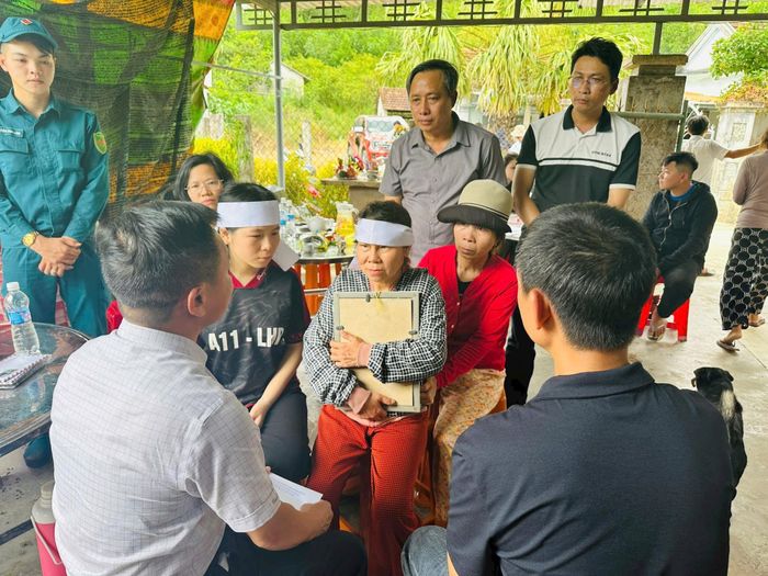 Gia đình nạn nhân đang trải qua nỗi đau đớn quá lớn vì mất con.