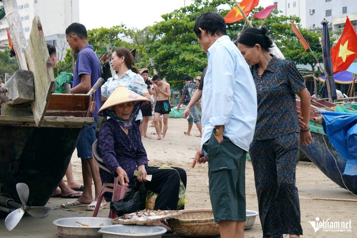 Mua hải sản được xem là trải nghiệm mới lạ và thú vị trong hành trình nghỉ dưỡng