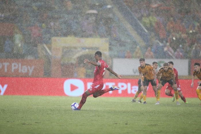 Phút 88, Alan thực hiện quyết đoán cú sút 11 mét làm tung lưới đội khách. Tỷ số là 1-0. 
