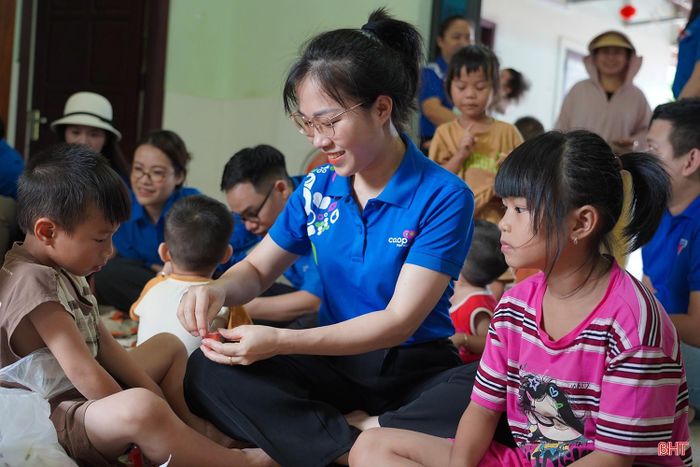 Chương trình thể hiện tinh thần nhân ái, tiếp thêm yêu thương để các em nhỏ mồ côi có thêm niềm tin và nghị lực vươn lên trong cuộc sống.