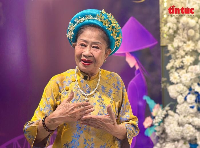 NSƯT Kim Vàng tham gia biểu diễn tại chương trình.