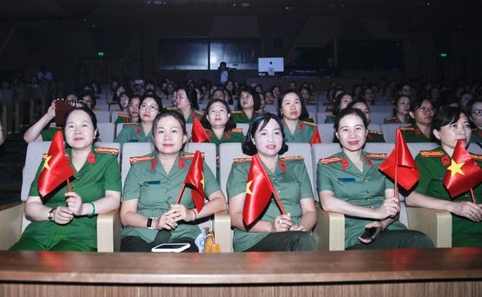 Các đại biểu tham dự chương trình