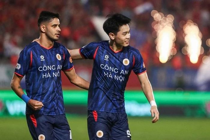 Đình Bắc (phải) đang thể hiện phong độ đáng nể. (Ảnh: Minh Đỗ).