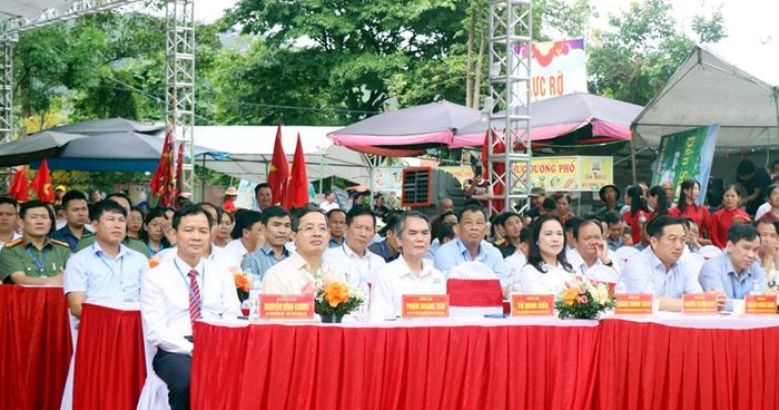  Đại biểu dự khai mạc Lễ hội Đền Suối Mỡ. 