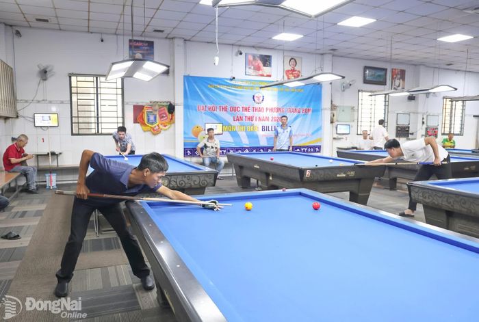 Các vận động viên tham gia thi đấu môn billiards. Ảnh: Thanh Toàn