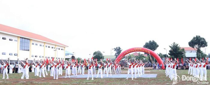 Một tiết mục đồng diễn tại lễ khai mạc đại hội. Ảnh: Nhật Lệ