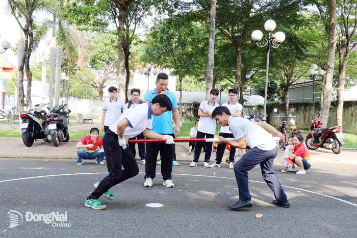 Các vận động viên sôi nổi tranh tài ở các bộ môn. Ảnh: Ngọc Thuận