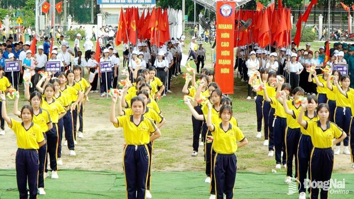 Tiết mục đồng diễn tại lễ khai mạc đại hội.