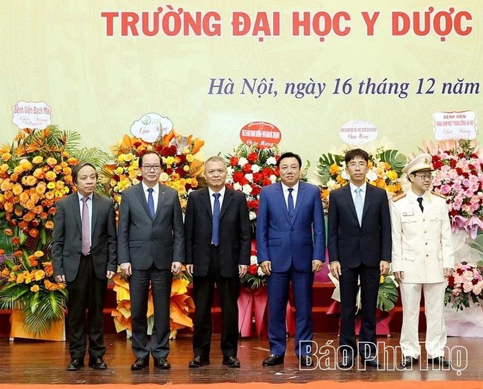 Đồng chí Phó Chủ tịch UBND tỉnh Nguyễn Huy Ngọc vinh dự là Giáo sư ngành Y học đầu tiên của tỉnh Phú Thọ.