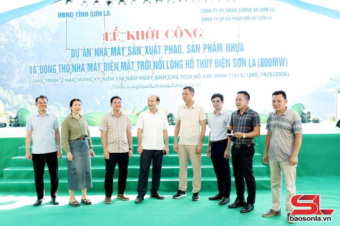 Đồng chí Nguyễn Thành Công, Phó Chủ tịch UBND tỉnh kiểm tra công tác chuẩn bị lễ khởi công.