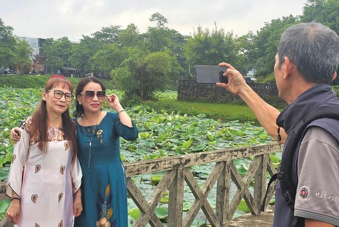 Check-in với sen Tịnh