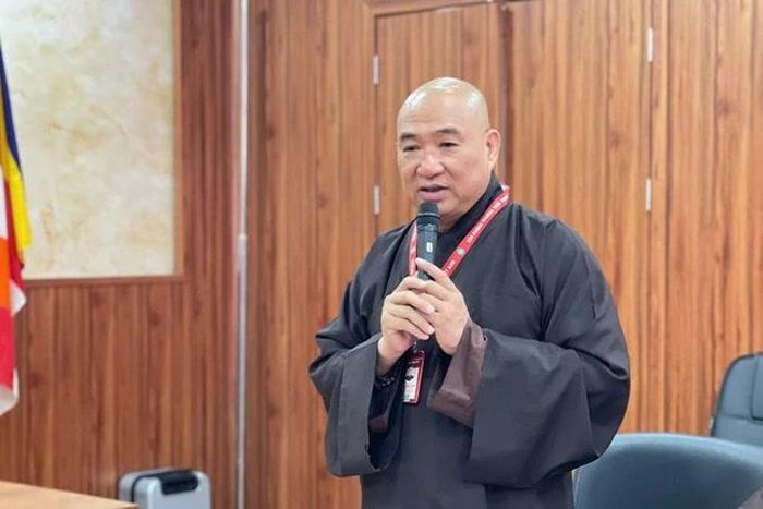 Thượng tọa Thích Phước Nguyên nêu các nội dung cần thống nhất tại buổi làm việc