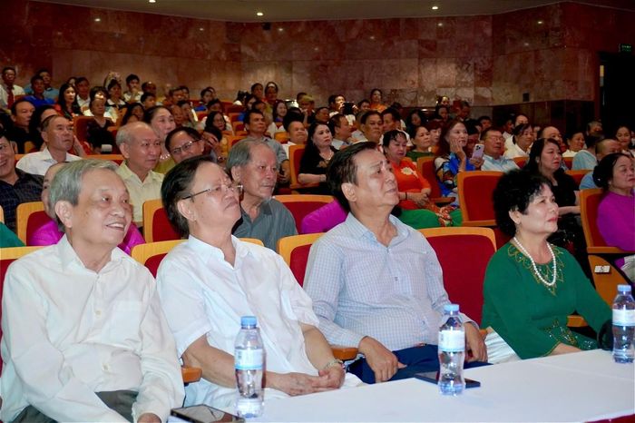  Các đại biểu tham dự chương trình. 
