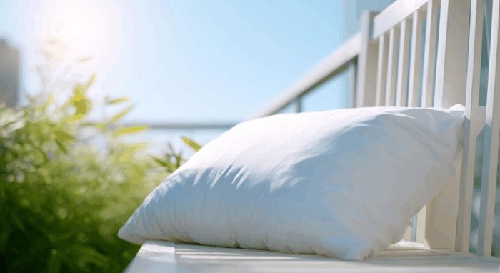 Chiếc gối sạch thơm giúp giấc ngủ mùa hè thêm dễ chịu. (Ảnh: EasyRest)