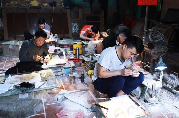 Làng nghề khảm trai Chuôn Ngọ (xã Chuyên Mỹ). Ảnh: Quang Thái
