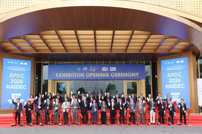Các đại biểu cắt băng khai trương triển lãm tại APDC–HAIDEC 2026.