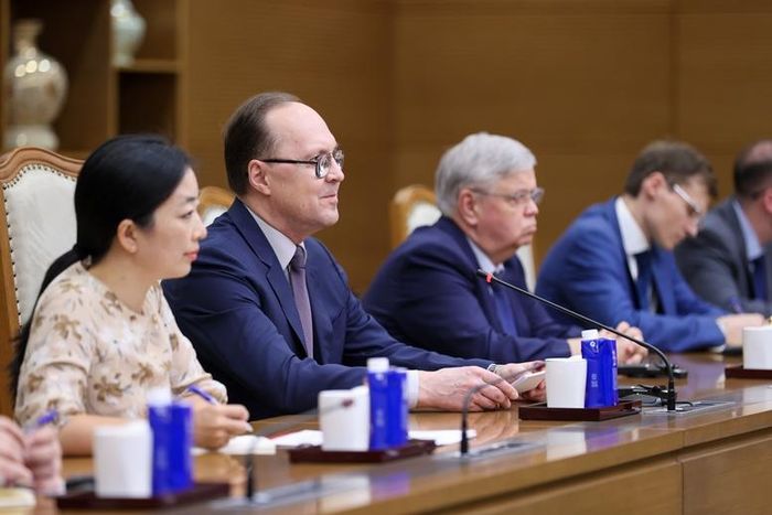Đại sứ Gennady Bezdetko khẳng định phía Nga và cá nhân Đại sứ sẵn sàng phối hợp chặt chẽ với các bộ, ngành, địa phương và doanh nghiệp Việt Nam nhằm cụ thể hóa các định hướng hợp tác đã được lãnh đạo cấp cao hai nước thống nhất - Ảnh: VGP/Nhật Bắc