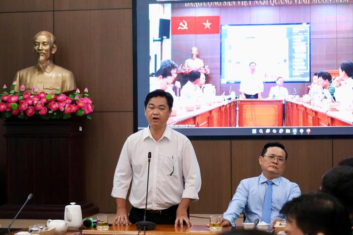 Đồng chí Lê Văn Minh, Phó Trưởng Ban Thường trực Ban Tuyên giáo và Dân vận Thành ủy TPHCM phát biểu tại buổi tập huấn