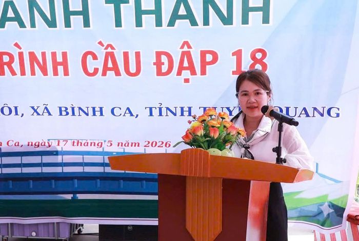 Bà Phạm Thị Phượng - đại diện nhà tài trợ phát biểu tại buổi lễ