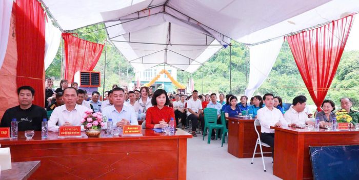 Các đại biểu tham dự lễ khánh thành