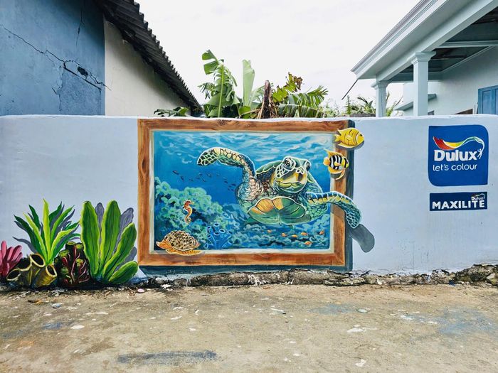 Sinh vật biển đặc trưng của Lý Sơn là nhân vật chính trong các bức bích họa