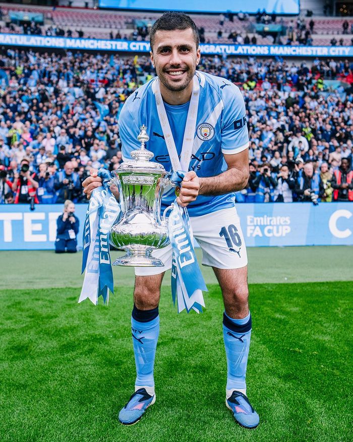 Rodri vừa giành danh hiệu thứ 13 với Man City. Ảnh: MCFC