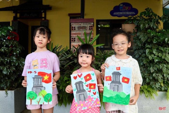 Những bức tranh về chủ đề Bác Hồ không chỉ là sản phẩm sáng tạo của thiếu nhi mà còn trở thành kỷ niệm đẹp, góp phần lưu giữ những cảm xúc trong trẻo của tuổi học trò.